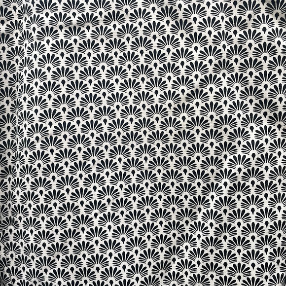 LAST WEEKEND ..NWOT Light pink/black paisley pants size 6 - Picture 4 of 5